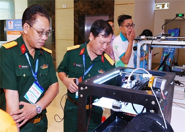 Sản phẩm “Robot khử khuẩn phòng cách ly” được thiết kế và tạo ra từ công nghệ in 3D của Bệnh viện Quân dân y miền Đông. Ảnh Sở Y tế TP. Hồ Chí Minh